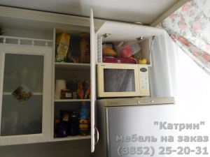 Кухня : ул. Гущина, 157 а (выполнено на заказ)